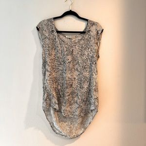 Medium women’s black and white spotted blouse